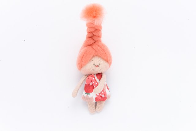 Сувенирная кукла. Размеры: Высота 9см ширина 4см